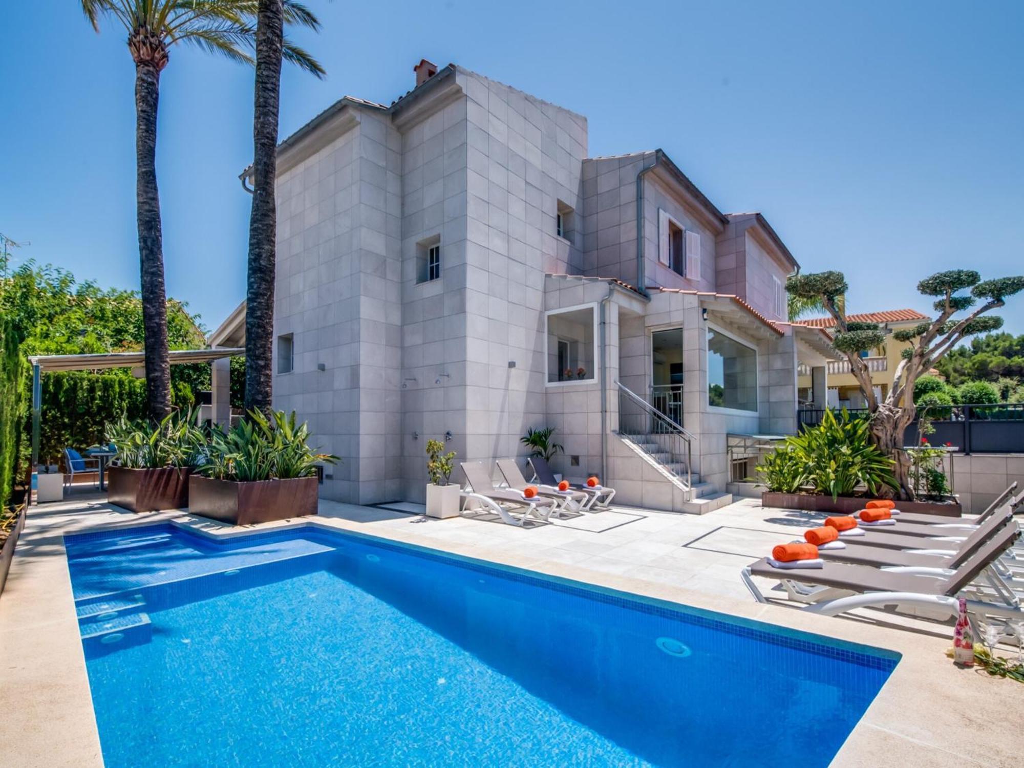Holiday home With Private Pool *